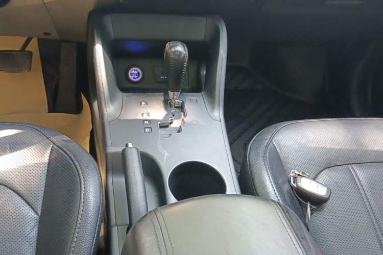 Used Hyundai ix35 2015 2.0L Automatic 2WD Smart Type China IV Gear Lever