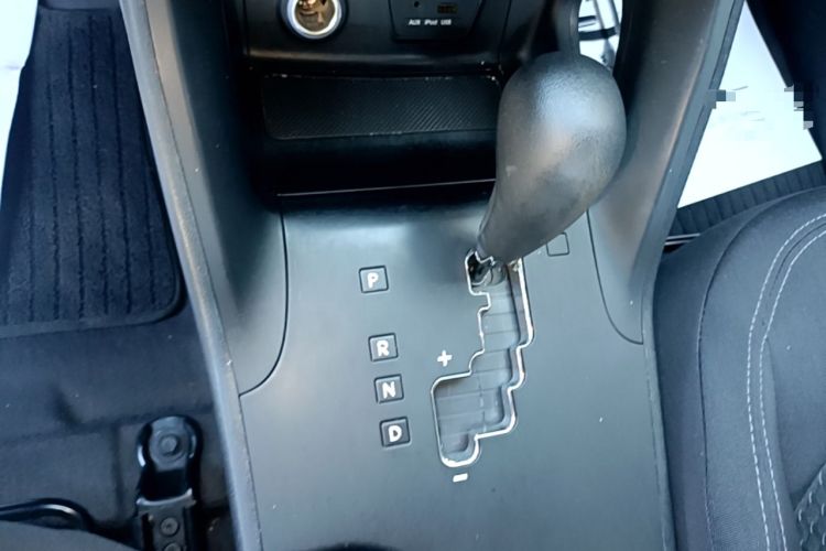 Used Hyundai ix35 2015 2.0L Automatic 2WD Comfort Edition China IV Standard Gear Lever