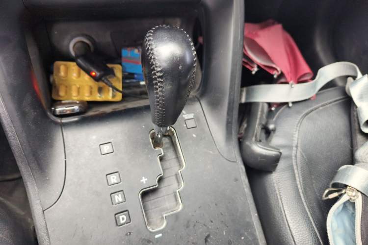 Used Hyundai ix35 2015 2.0L Automatic 2WD Smart Type China IV Gear Lever