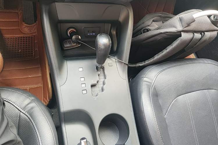 Used Hyundai ix35 2015 2.0L Automatic 2WD Smart Version China V Standard Gear Lever