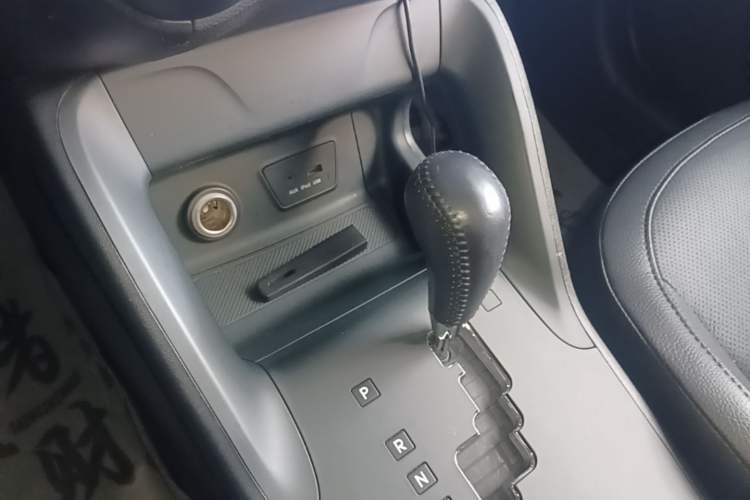Used Hyundai ix35 2015 2.0L Automatic 2WD Smart Type China IV Gear Lever