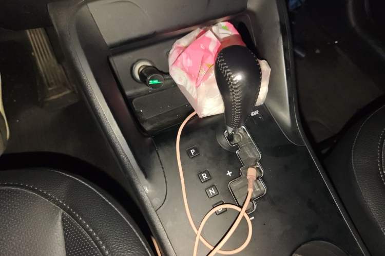 Used Hyundai ix35 2015 2.0L Automatic 2WD Smart Type China IV Gear Lever