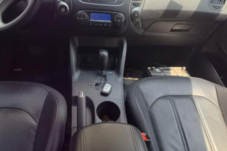 Used Hyundai ix35 2015 2.0L Automatic 2WD Smart Version China V Standard Gear Lever