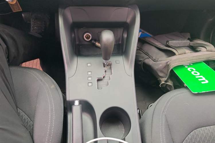 Used Hyundai ix35 2015 2.0L Automatic 2WD Comfort Edition China IV Standard Gear Lever