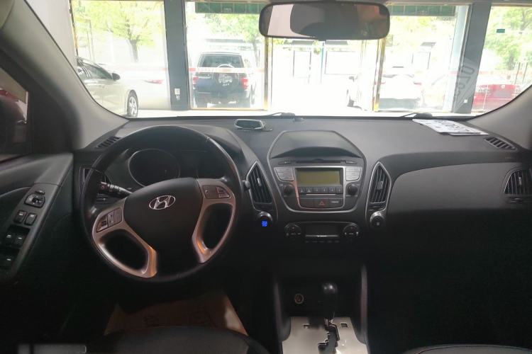Used Hyundai ix35 2015 2.0L Automatic 2WD Smart Type China IV Interior 1