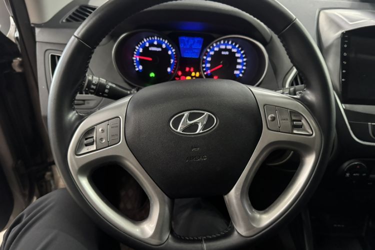 Used Hyundai ix35 2015 2.0L Automatic 2WD Smart Version China V Standard Interior 1