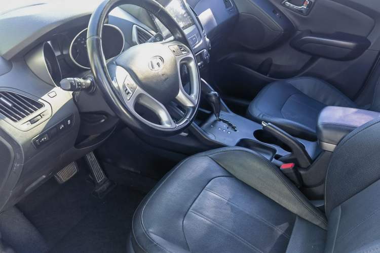 Used Hyundai ix35 2015 2.0L Automatic 2WD Smart Type China IV Interior 2