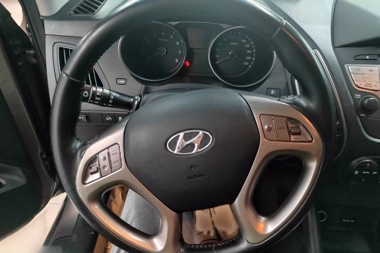 Used Hyundai ix35 2015 2.0L Automatic 2WD Smart Type China IV Interior 2