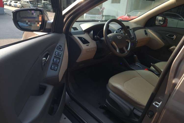 Used Hyundai ix35 2015 2.0L Automatic 2WD Smart Type China IV Interior 2