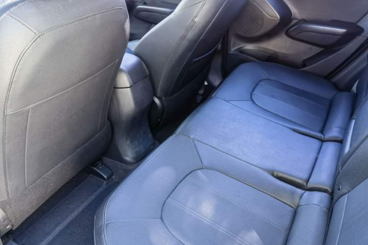 Used Hyundai ix35 2015 2.0L Automatic 2WD Smart Type China IV Interior 3