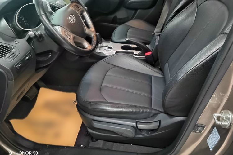 Used Hyundai ix35 2015 2.0L Automatic 2WD Smart Type China IV Interior 5