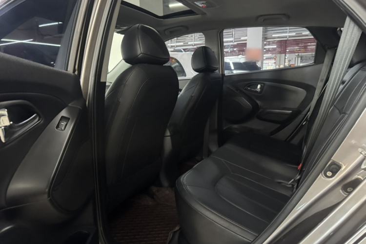 Used Hyundai ix35 2015 2.0L Automatic 2WD Smart Version China V Standard Interior 5