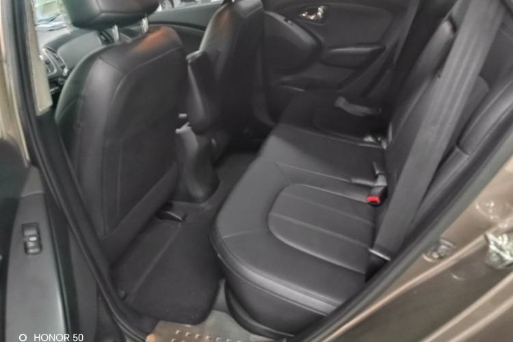 Used Hyundai ix35 2015 2.0L Automatic 2WD Smart Type China IV Interior 6