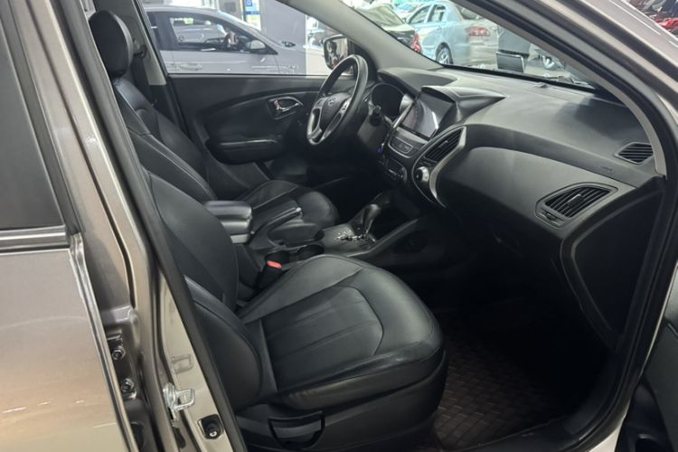 Used Hyundai ix35 2015 2.0L Automatic 2WD Smart Version China V Standard Interior 6