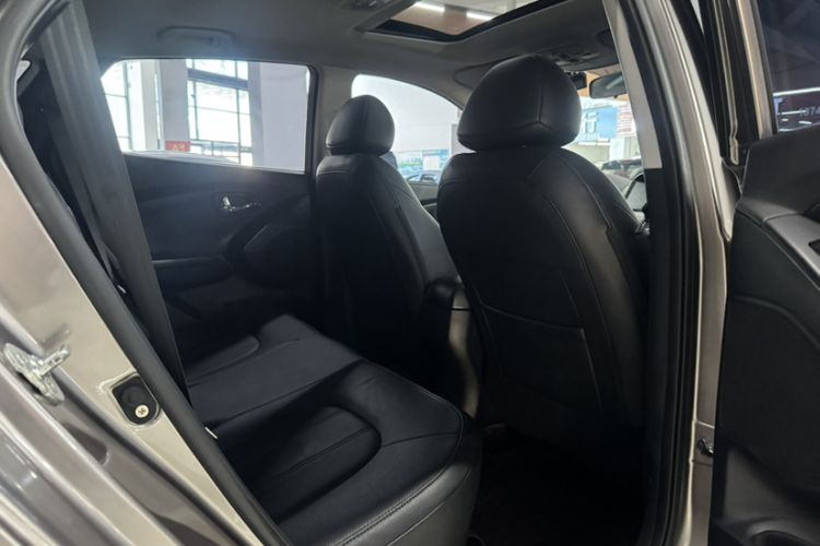 Used Hyundai ix35 2015 2.0L Automatic 2WD Smart Version China V Standard Interior 7