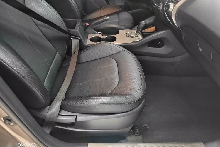 Used Hyundai ix35 2015 2.0L Automatic 2WD Smart Type China IV Interior 8
