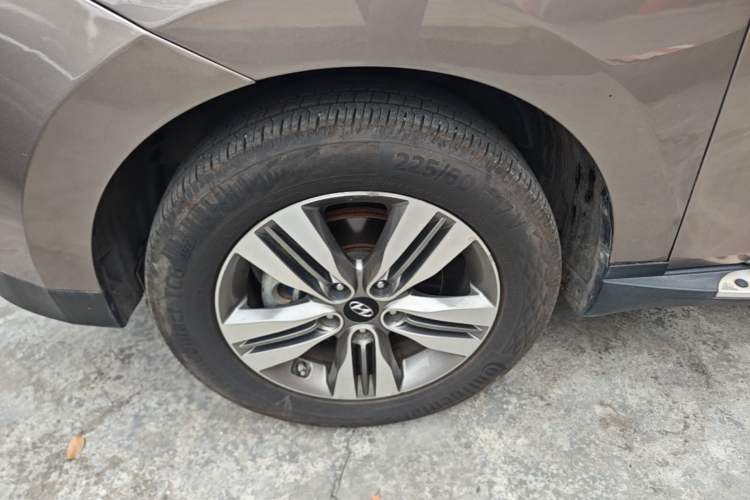 Used Hyundai ix35 2015 2.0L Automatic 4x4 Smart Version China IV Standard Left Front Wheel Hub