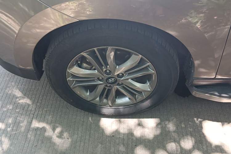 Used Hyundai ix35 2015 2.0L Automatic 2WD Smart Type China IV Left Front Wheel Hub