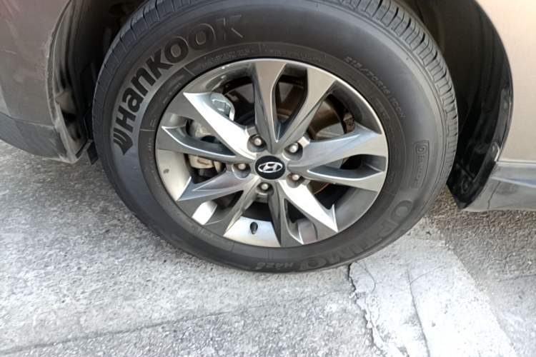 Used Hyundai ix35 2015 2.0L Automatic 2WD Comfort Edition China IV Standard Left Front Wheel Hub