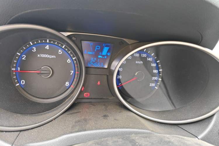 Used Hyundai ix35 2015 2.0L Automatic 2WD Smart Type China IV Odometer Close Up
