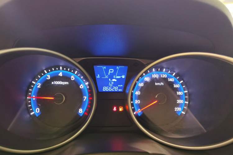Used Hyundai ix35 2015 2.0L Automatic 2WD Smart Version China V Standard Odometer Close Up