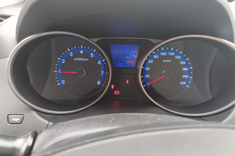 Used Hyundai ix35 2015 2.0L Automatic 2WD Smart Type China IV Odometer Close Up