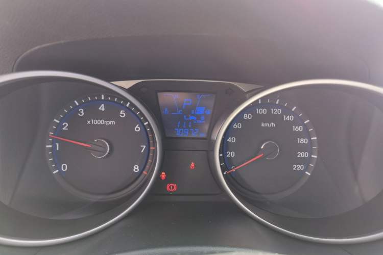 Used Hyundai ix35 2015 2.0L Automatic 2WD Smart Type China IV Odometer Close Up