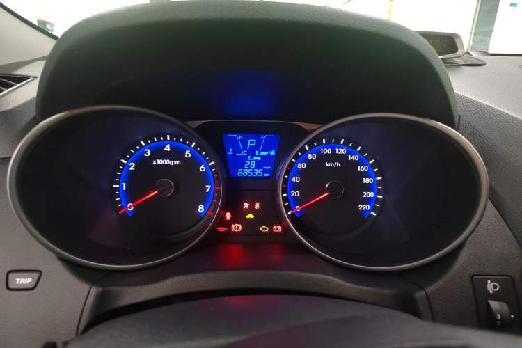 Used Hyundai ix35 2015 2.0L Automatic 2WD Smart Type China IV Odometer Close Up