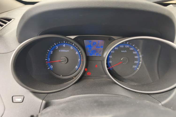 Used Hyundai ix35 2015 2.0L Automatic 2WD Smart Type China IV Odometer Close Up