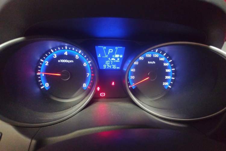 Used Hyundai ix35 2015 2.0L Automatic 2WD Smart Type China IV Odometer Close Up