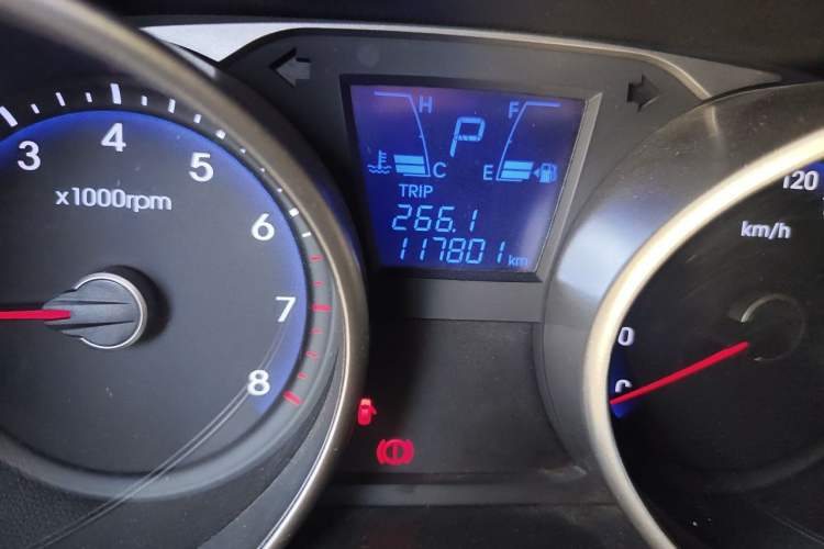 Used Hyundai ix35 2015 2.0L Automatic 2WD Comfort Edition China IV Standard Odometer Close Up