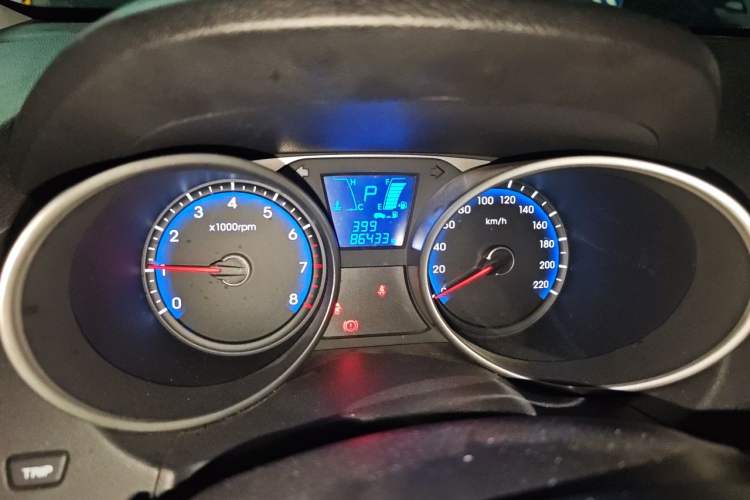 Used Hyundai ix35 2015 2.0L Automatic 2WD Smart Type China IV Odometer Close Up