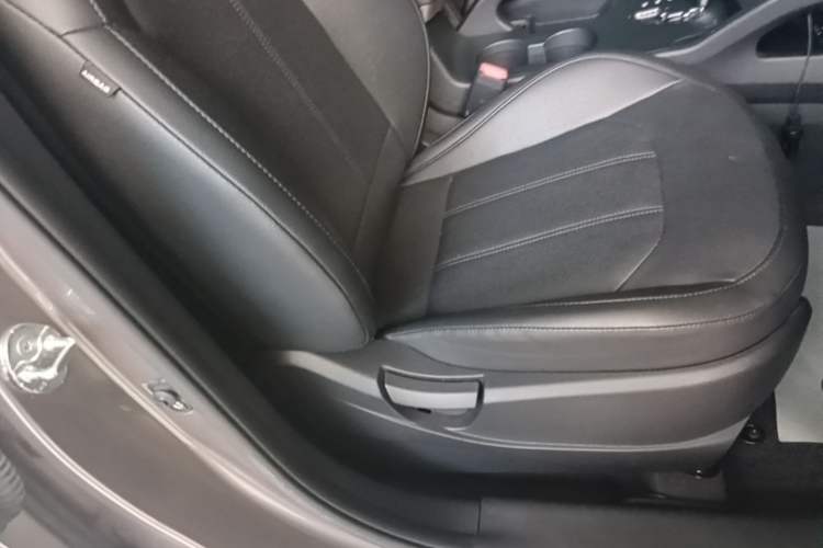 Used Hyundai ix35 2015 2.0L Automatic 2WD Smart Type China IV Right Front Seat