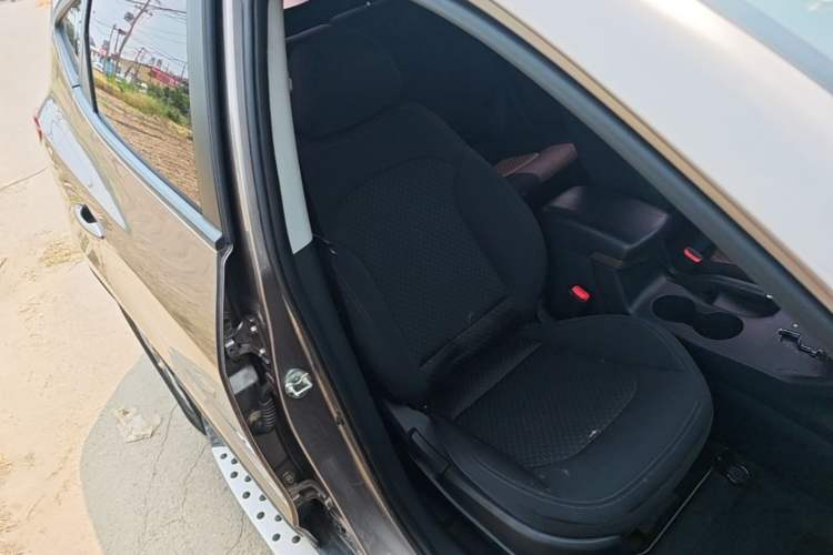 Used Hyundai ix35 2015 2.0L Automatic 2WD Comfort Edition China IV Standard Right Front Seat