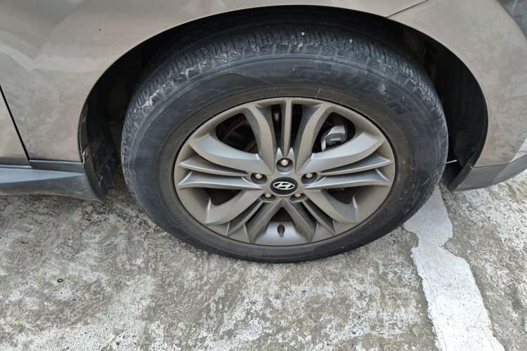 Used Hyundai ix35 2015 2.0L Automatic 2WD Smart Type China IV Right Front Wheel Hub