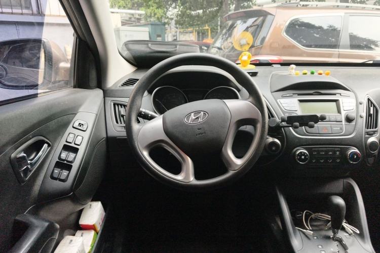 Used Hyundai ix35 2015 2.0L Automatic 2WD Comfort Edition China IV Standard Steering Wheel