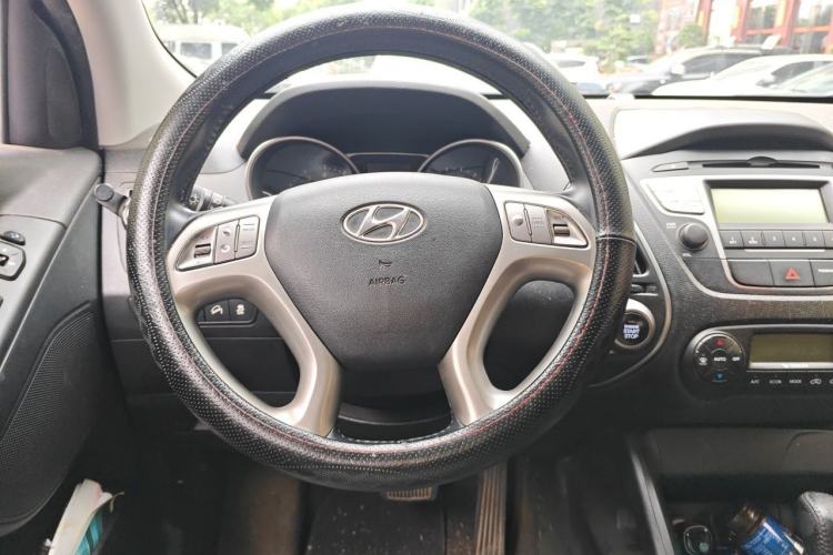 Used Hyundai ix35 2015 2.0L Automatic 2WD Smart Type China IV Steering Wheel