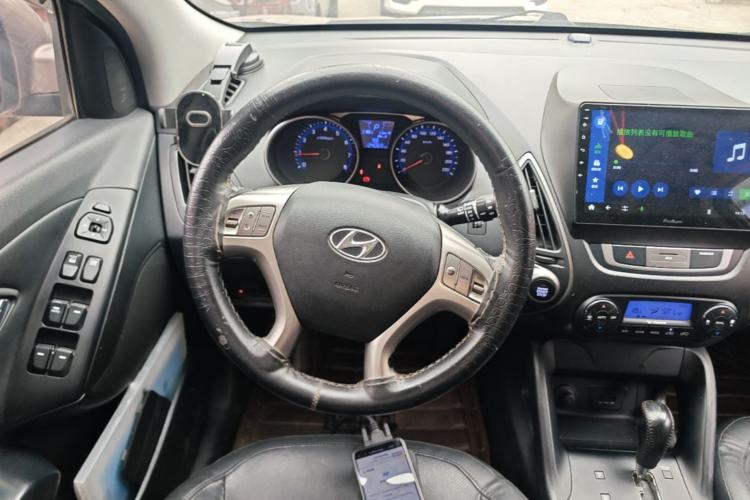 Used Hyundai ix35 2015 2.0L Automatic 4x4 Smart Version China IV Standard Steering Wheel