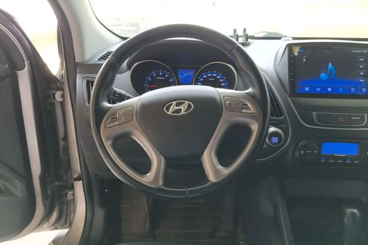 Used Hyundai ix35 2015 2.0L Automatic 2WD Smart Version China V Standard Steering Wheel