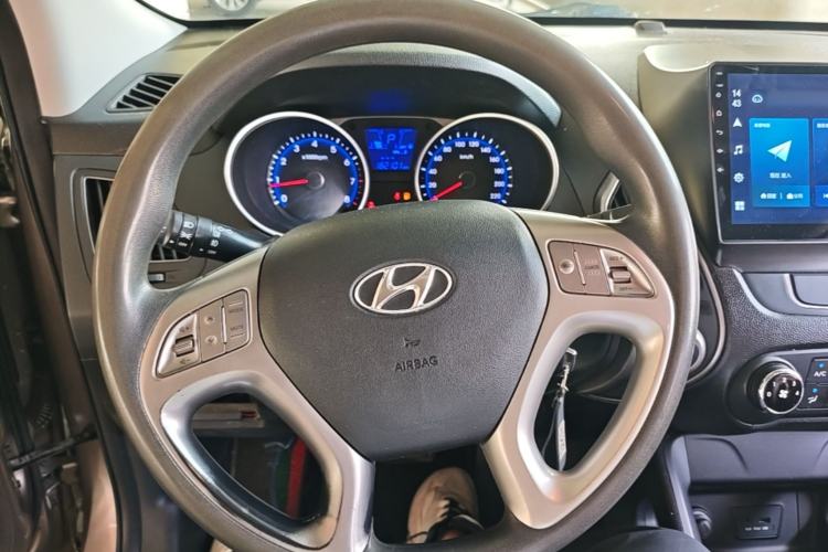 Used Hyundai ix35 2015 2.0L Automatic 2WD Comfort Edition China IV Standard Steering Wheel