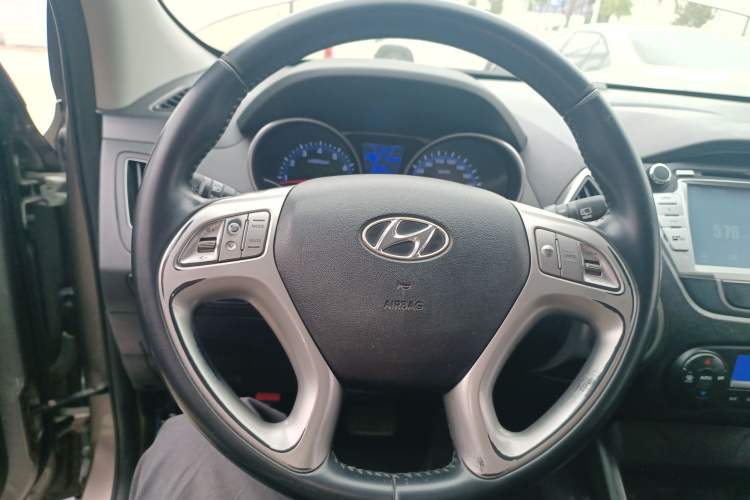 Used Hyundai ix35 2015 2.0L Automatic 2WD Smart Type China IV Steering Wheel