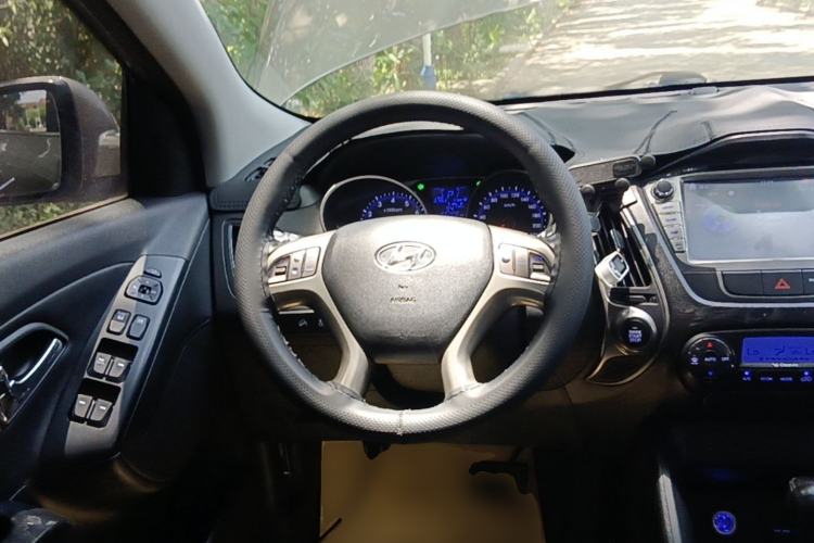 Used Hyundai ix35 2015 2.0L Automatic 2WD Smart Type China IV Steering Wheel