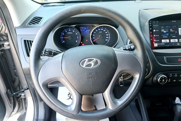 Used Hyundai ix35 2015 2.0L Automatic 2WD Comfort Edition China IV Standard Steering Wheel