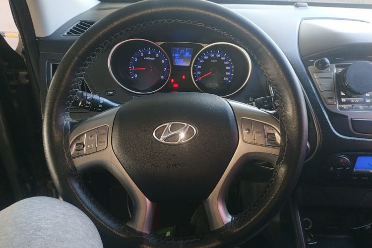 Used Hyundai ix35 2015 2.0L Automatic 2WD Smart Version China V Standard Steering Wheel