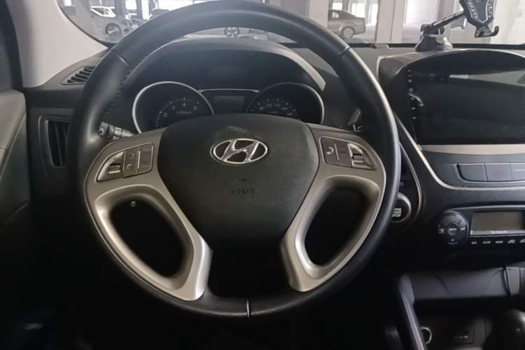 Used Hyundai ix35 2015 2.0L Automatic 2WD Smart Type China IV Steering Wheel