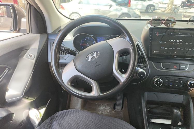 Used Hyundai ix35 2015 2.0L Automatic 2WD Comfort Edition China IV Standard Steering Wheel