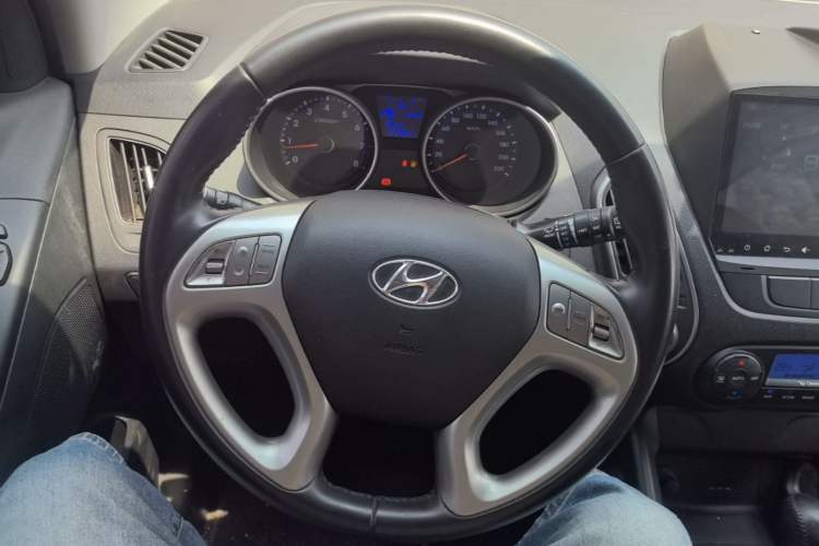 Used Hyundai ix35 2015 2.0L Automatic 2WD Smart Version China V Standard Steering Wheel