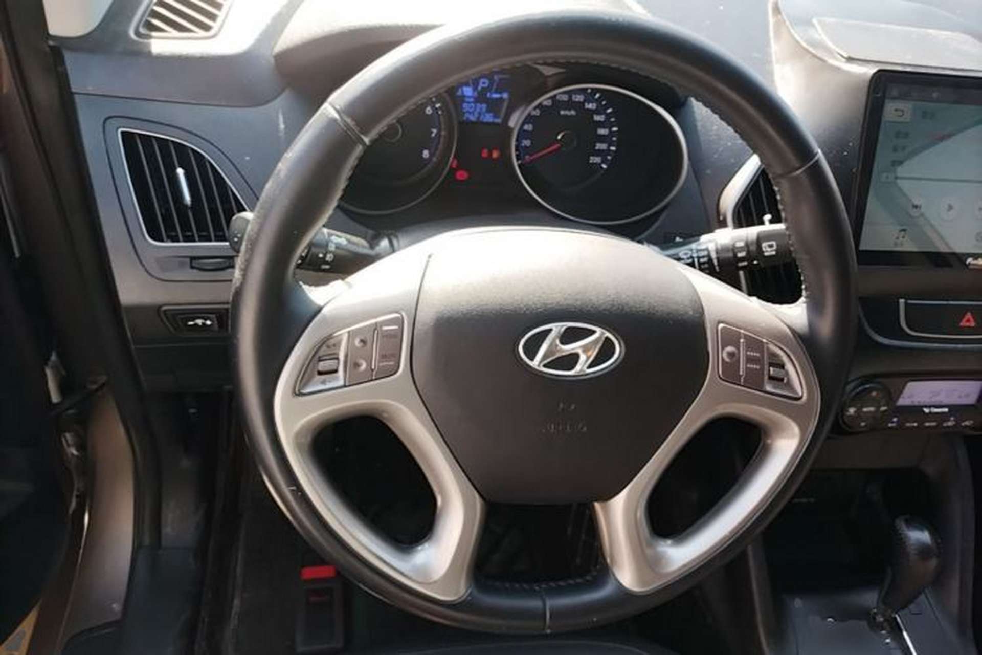 Used Hyundai ix35 2015 2.0L Automatic 2WD Comfort Edition China IV Standard Steering Wheel
