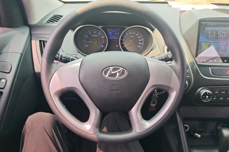 Used Hyundai ix35 2015 2.0L Automatic 2WD Comfort Edition China IV Standard Steering Wheel