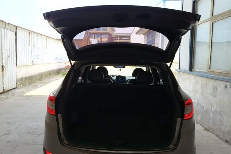Used Hyundai ix35 2015 2.0L Automatic 2WD Smart Version China V Standard Trunk